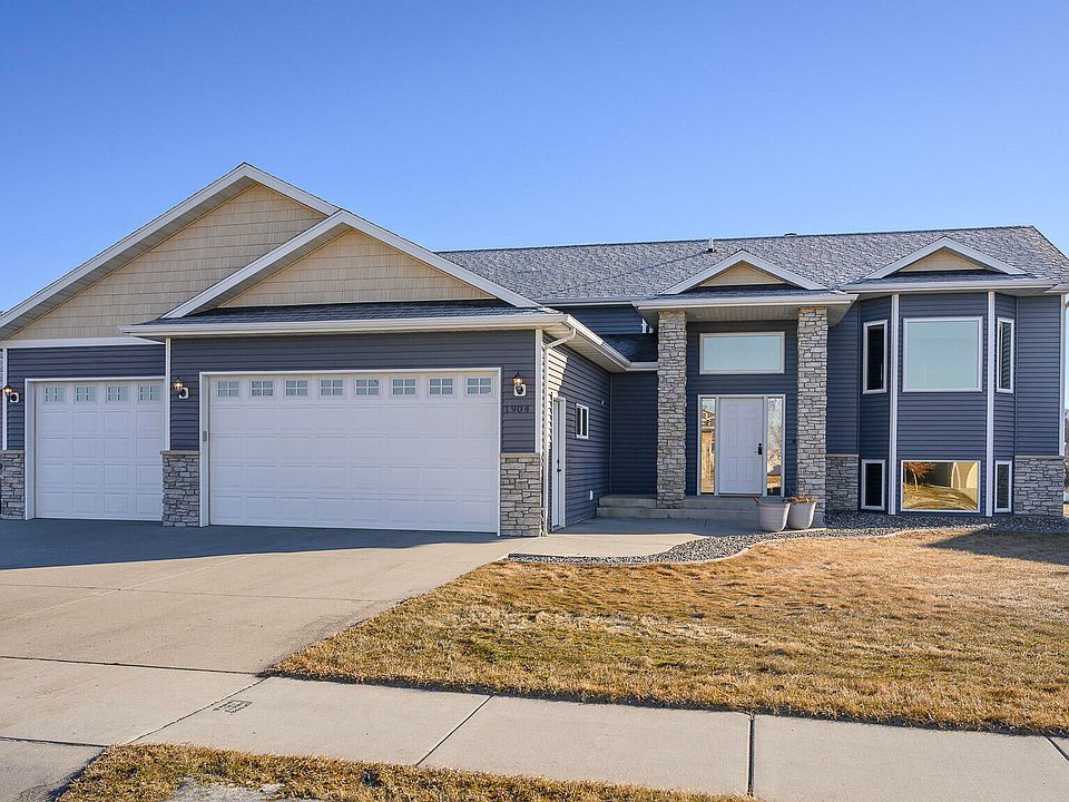 1st image of 1904 Ridge Dr SE