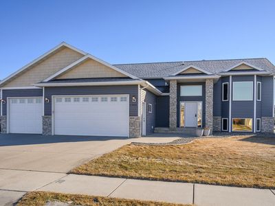 1904 Ridge Dr SE, Mandan, ND, 58554