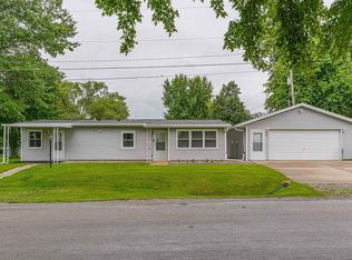 848 Sunset Dr, Lincoln, IL 62656