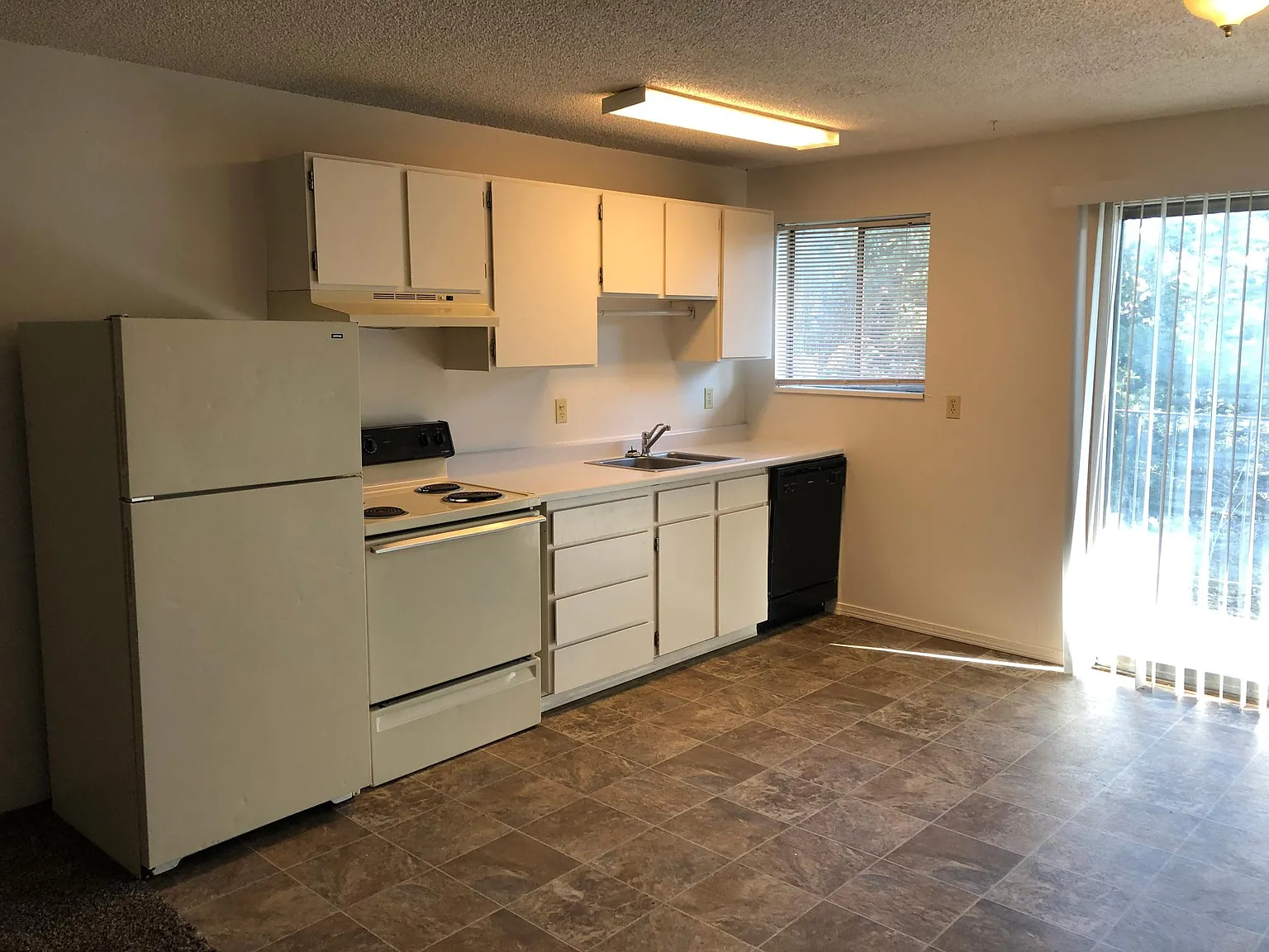 2 bed, 1050 sqft, $1,200 — Photo 2
