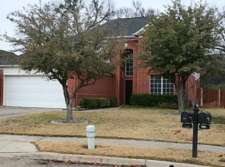 629 Oakbrook Dr, Burleson, TX 76028