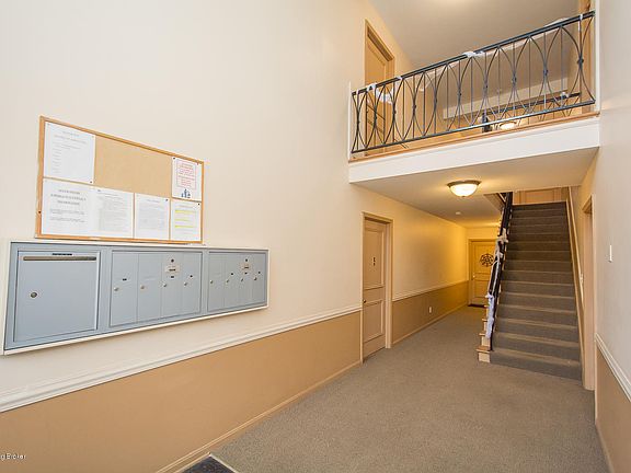 4th image of 410 Highwood Dr
