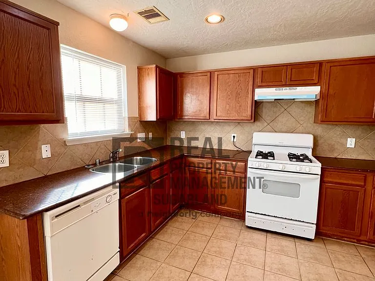 2706 Skyview Downs Dr — Photo 11