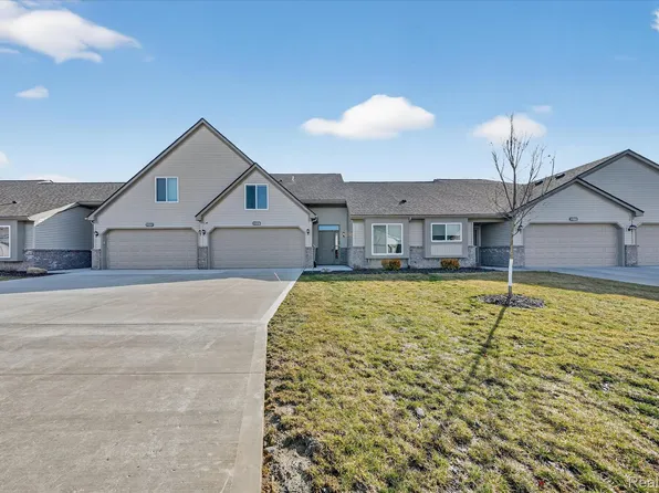 31005 Gregory St, Grand Blanc, MI 48439