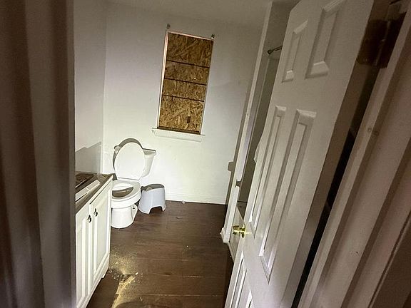 5th image of 803 W 7th St