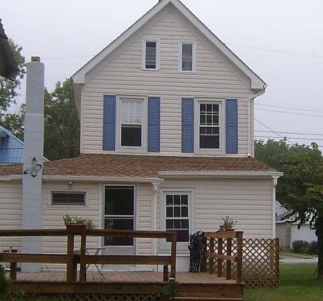 rear of house with deck