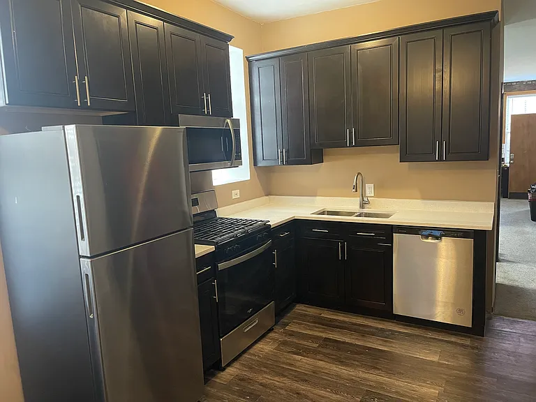 1228 W Augusta Blvd #1 — Photo 1