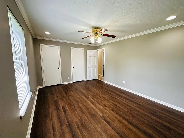 225 Joy Ave — Photo 17