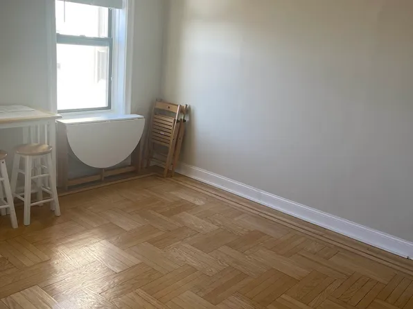 83-44 Lefferts Boulevard image 3 of 12