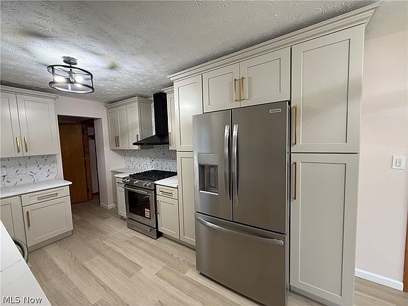 4th image of 5833 Kuenzer Dr