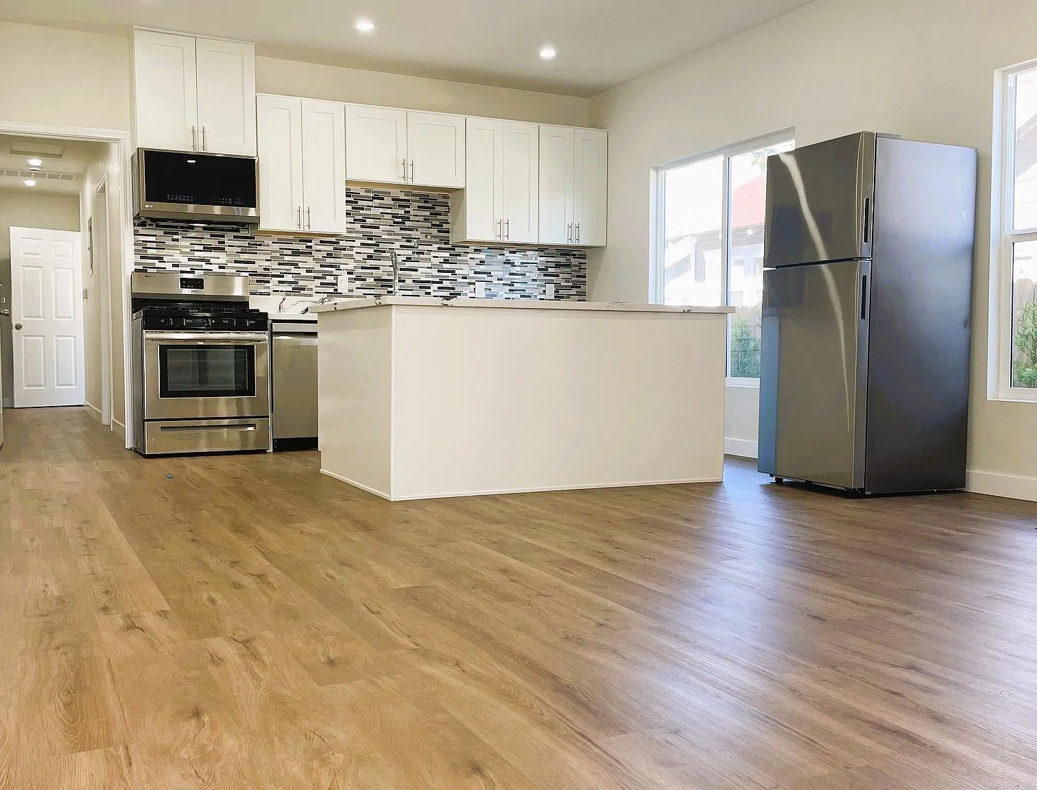 2 bed, $2,800 — Photo 1