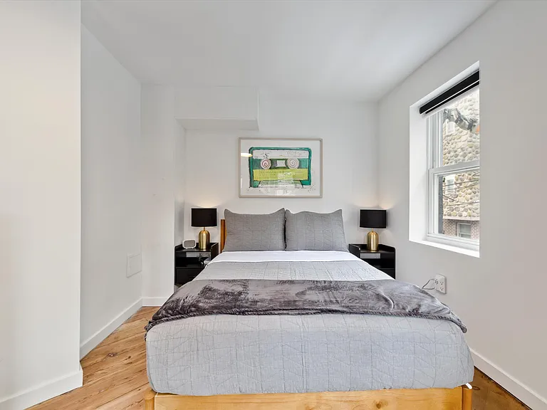 112 W Wildey St — Photo 2