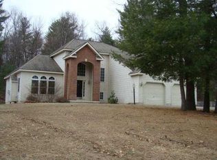 2 Clubhouse Ct, Saratoga Springs, NY 12866