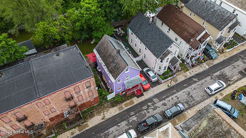3rd image of 1157 Hilderbrandt Avenue