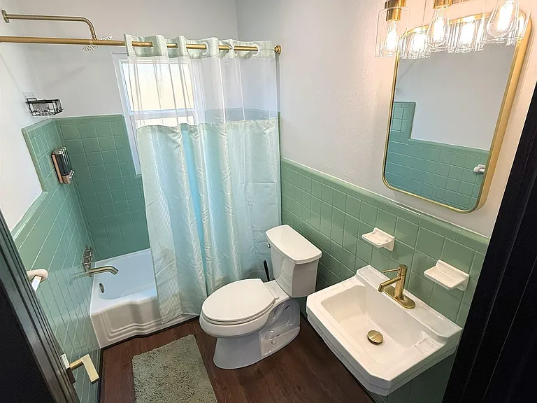 742 Parklawn Ct — Photo 8