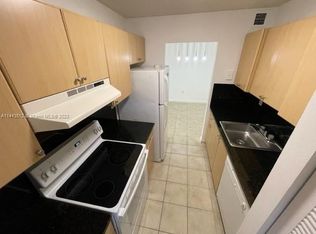 7220 NW 179th St APT 201, Hialeah, FL 33015