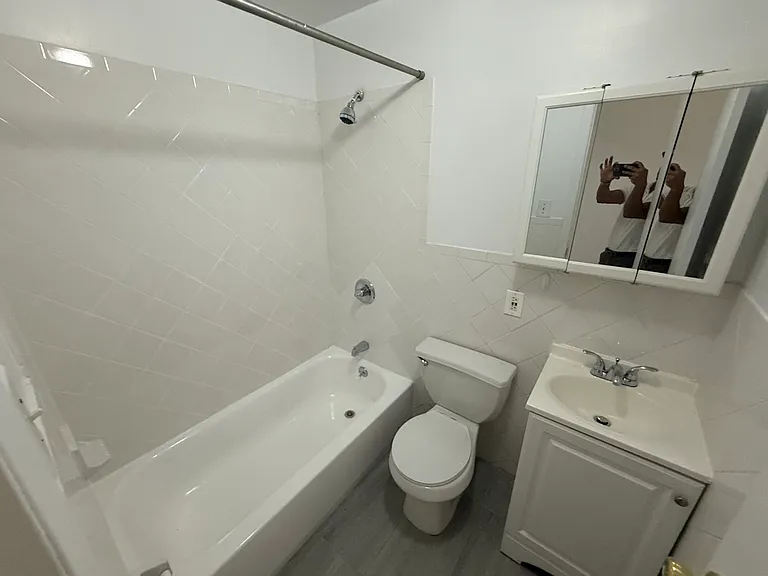 426 W 48th St #1RE — Photo 5