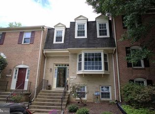 10429 Carriagepark Ct, Fairfax, VA 22032