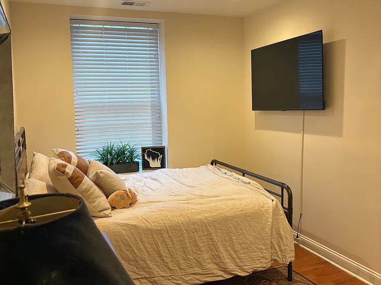 2122 Locust St #3B — Photo 3