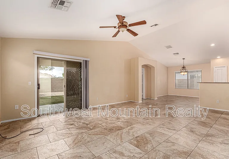 33782 N Mercedes Dr — Photo 8