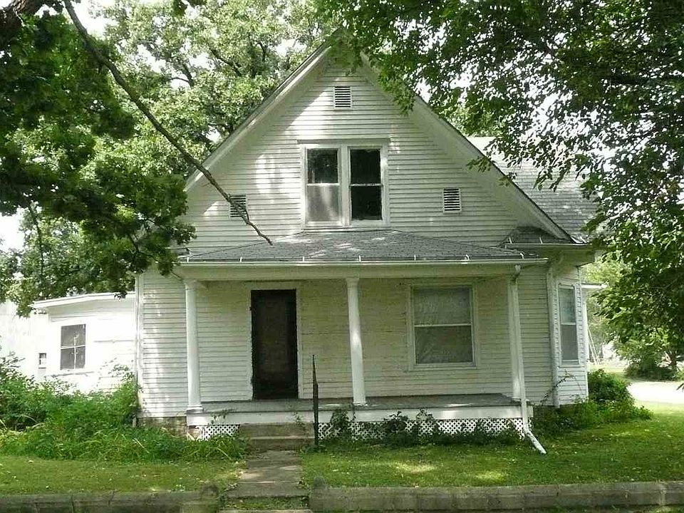1st image of 216 E 1st St
