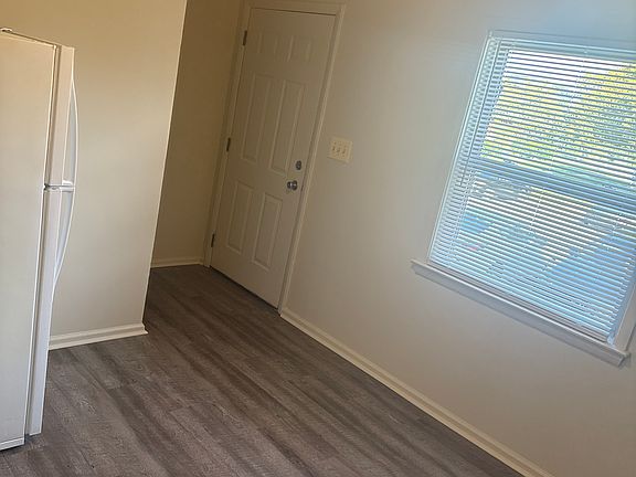 5th image of 619 Seamon Ave