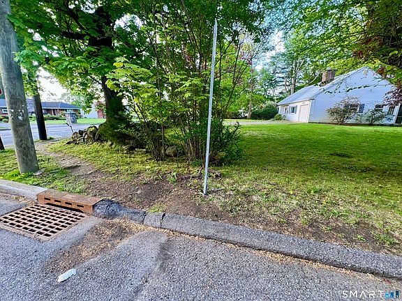 3rd image of 6 Sanford Lane