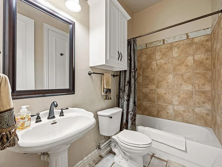 4750 Haverford Dr — Photo 4