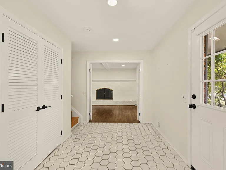 8416 Fox Run — Photo 6