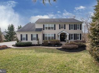 1368 Stonegate Dr, Downingtown, PA 19335