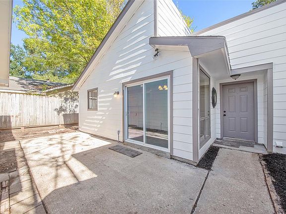 3rd image of 20110 Fox Haven Ln