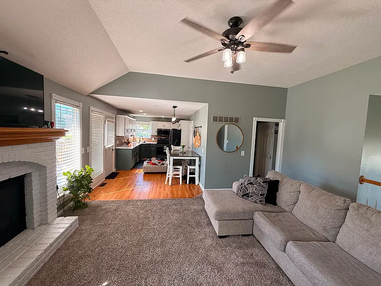 4304 NE 103rd Ct — Photo 2
