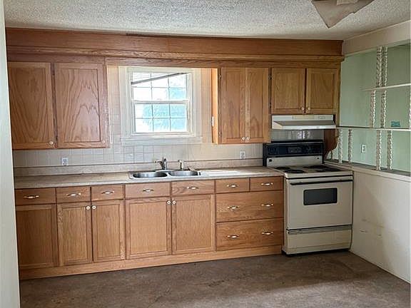 3rd image of 62 Derby St
