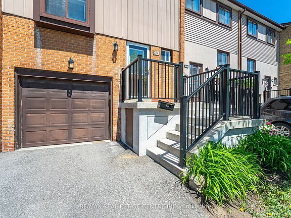 3rd image of 122 Moregate Cres