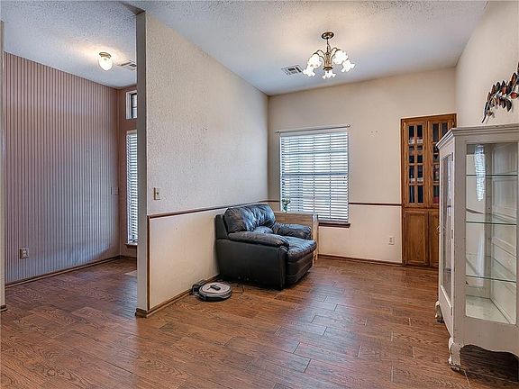 5th image of 300 Pine Cove Ct