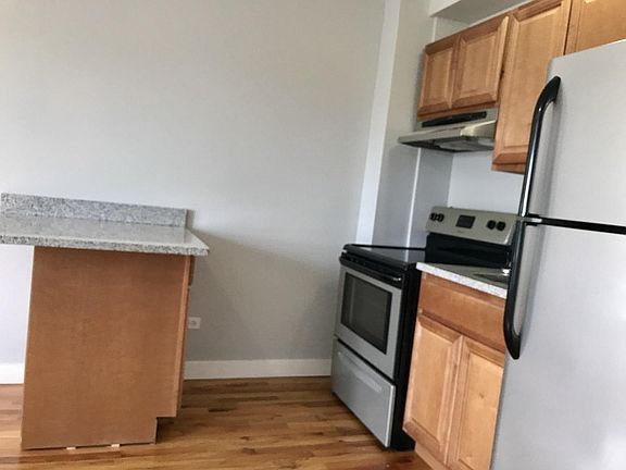 4th image of 7453 N Greenview Ave