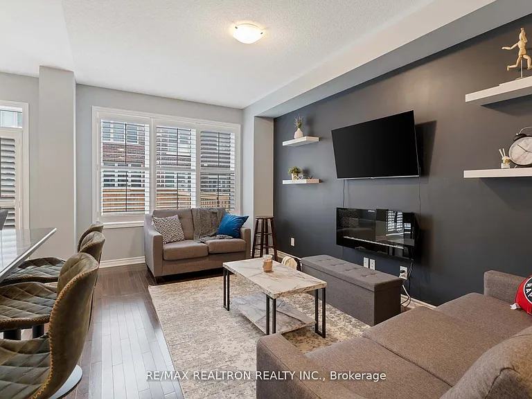 19 Sutcliffe Dr — Photo 3