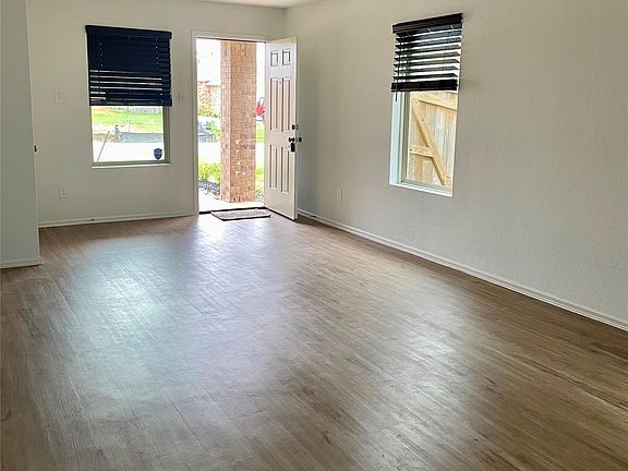 4th image of 221 Crystal Bay Ln