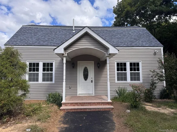 4 Barnes Road, Moriches, NY 11955
