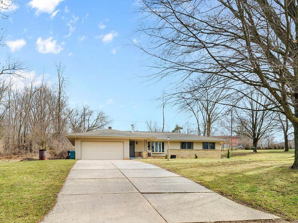 7354 Kettle Moraine Dr West Bend WI Zillow