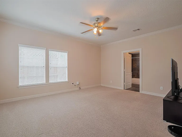 1419 Thompson St — Photo 23