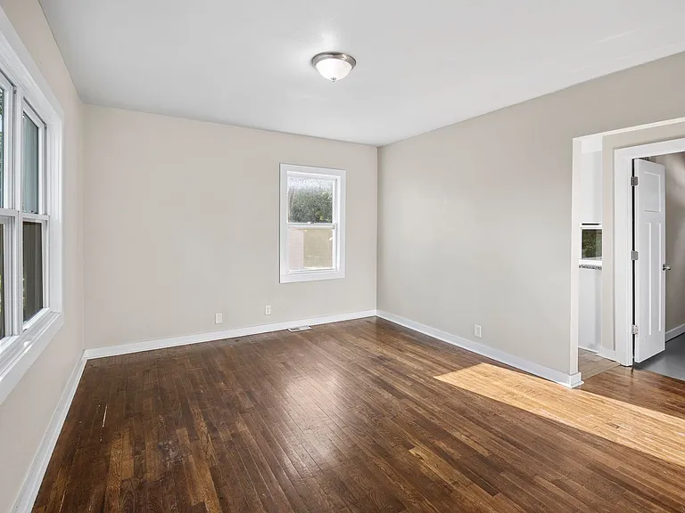 417 E Wall Ave — Photo 17