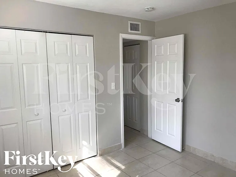 3427 NW 37th St — Photo 21