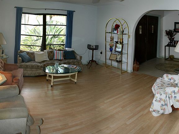 5th image of 404 Eden Dr