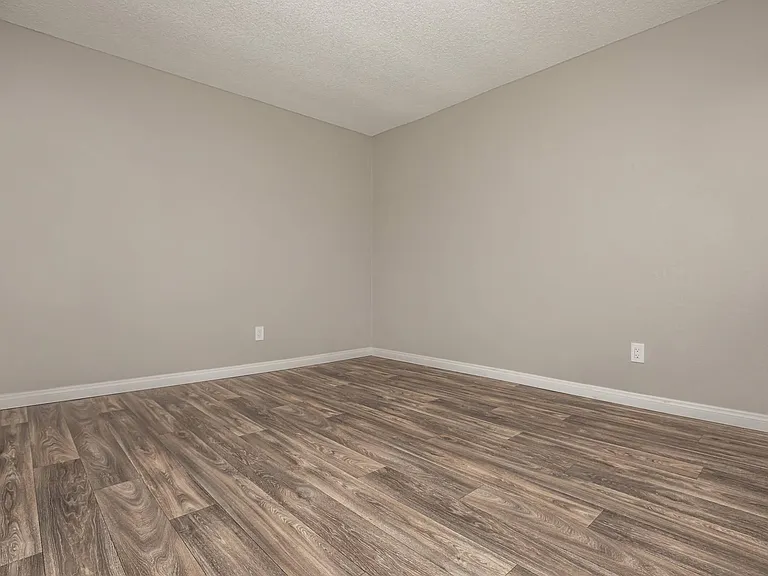 Peartree Apartments — Photo 53