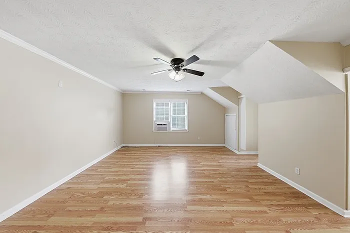 310 Crescentview Ct — Photo 13