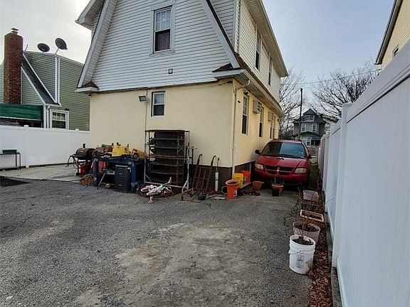 4th image of 11127 139th St