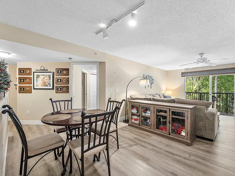 1000 Crestwood Ct S #1015 — Photo 5