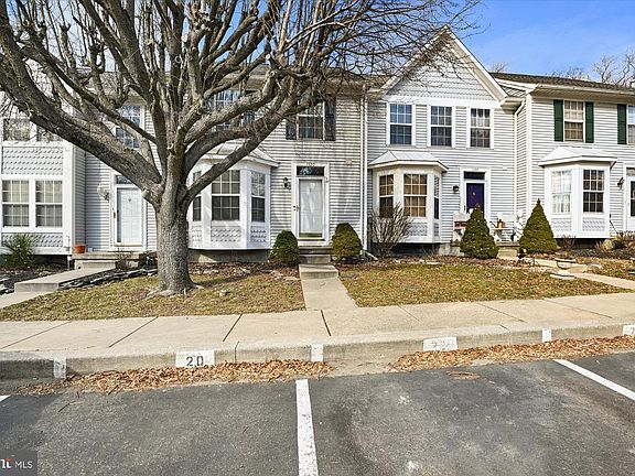 3rd image of 1320 Bennett Pl