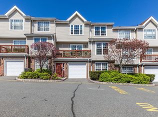 217 Village Circle Dr #2224, Fort Lee, NJ 07024